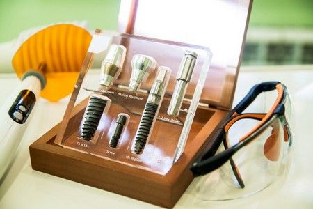 Одноэтапная имплантация зубов в Минске, Белоруссия цены на имплантацию